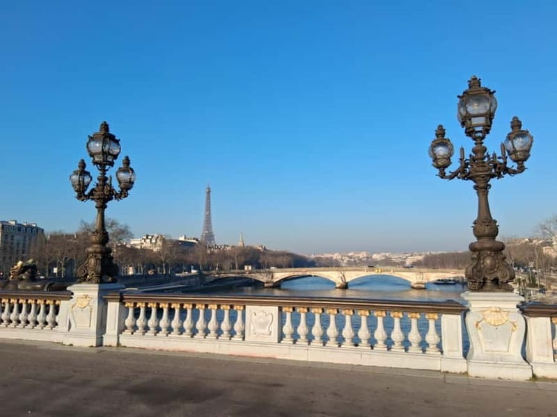 Paris: Eiffel Tower&Seine River Electric Bike Tour 3 hours - The Louvre, Tuileries, and royal Paris
