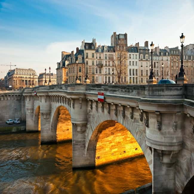 Paris: Eiffel Tower&Seine River Electric Bike Tour 3 hours - The guide makes the difference