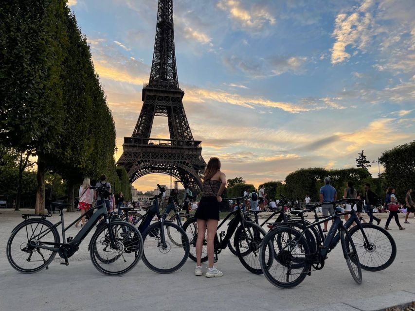 Paris: Guided Private E-bike Sightseeing Tour - Champ de Mars and the Eiffel Tower