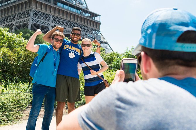 Paris Highlights Bike Tour: Eiffel Tower, Louvre and Notre-Dame - Pont Alexandre III and the ride back to Saint-Michel