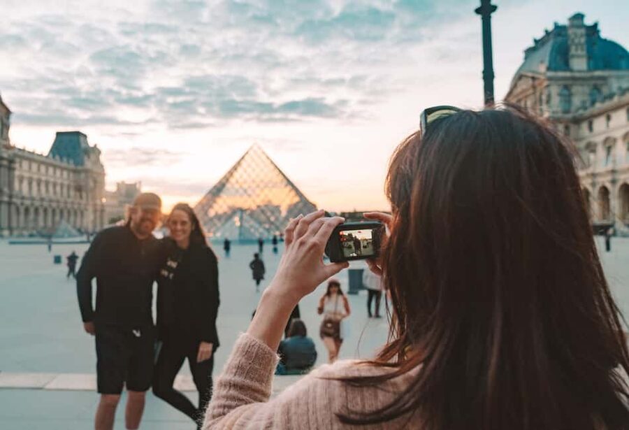 Paris: Night Small-Group Bike Tour & Boat Cruise - Louvre and Tuileries Garden at sunset