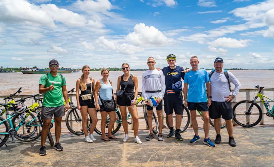 Phnom Penh: Mekong Islands Sunset Bike Tour include drinks - What the $49 price really covers