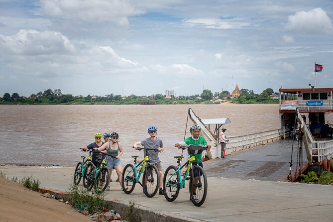 Phnom Penh Silk Island Bike Tour/ E-Bike or Tuk Tuk - What the guides add to the ride