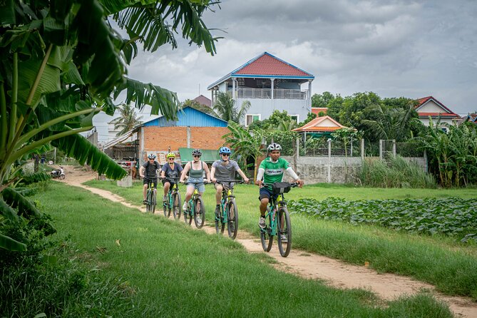 Phnom Penh Silk Island Bike Tour/ E-Bike or Tuk Tuk - The 7:20 a.m. start and bike fitting