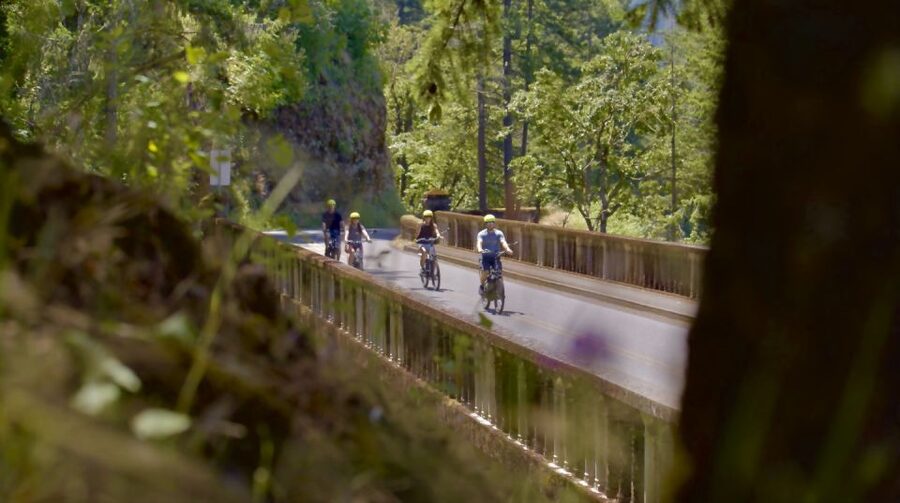 Portland: E-Bike Tour at Multnomah Falls - Crown Point Vista House: the route’s big viewpoint