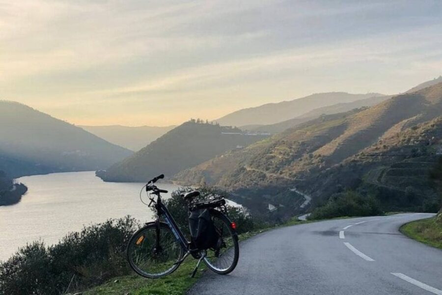 Porto: Bicycle Rental - Start with the Douro waterfront