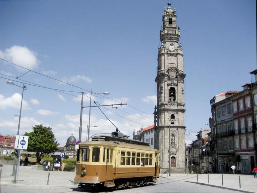 Porto: Historic e-Bike Tour with a guide - Clérigos, Lello, and the central streets