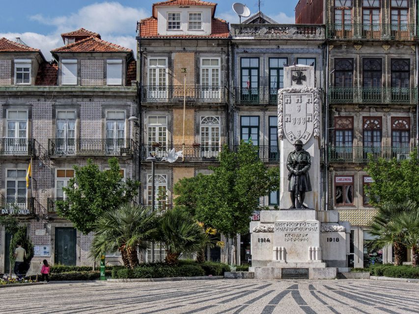 Porto: Historic e-Bike Tour with a guide - What the $69 price includes