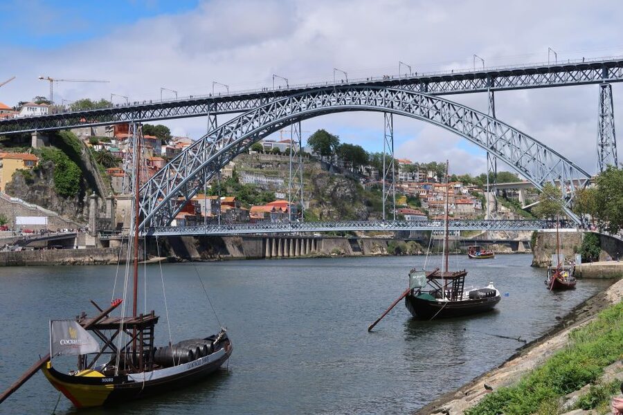 Porto: Self-Guided Bike and Boat Tour with Port Wine Tasting - Afurada, where the route turns local