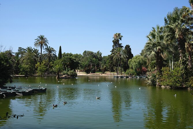 Private discovery bike tour of Barcelona - Plaça Reial and the old city begin the ride