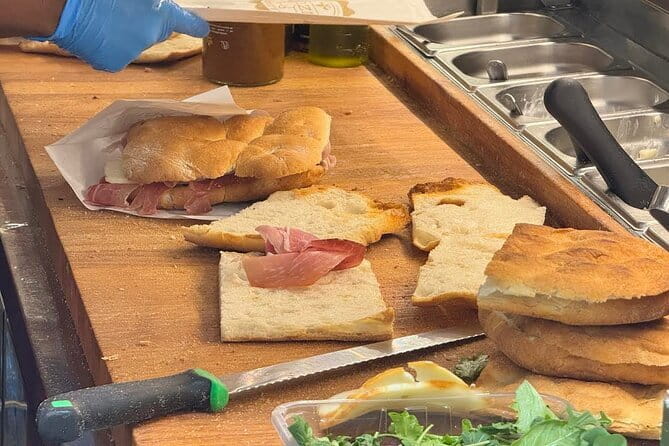 Private Highlights of Florence Bike Tour - San Lorenzo, food, and the Medici story
