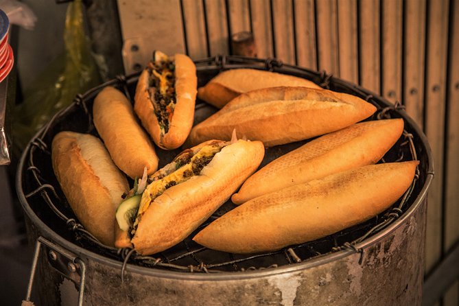 Private Hoi An Evening Food Tastings Tour by Bike - Cam Nam Island for bánh xèo and barbecue