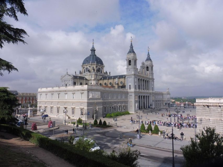 Private Madrid Bike Tour | Exclusive Guided Tour | From 30€ - Retiro Park and Madrid’s green side