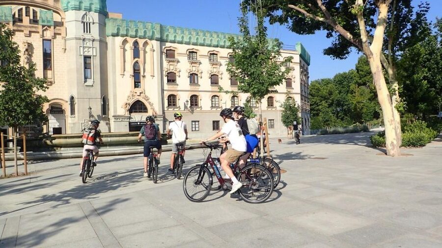 Private Madrid Bike Tour | Exclusive Guided Tour | From 30€ - A good choice for families and mixed groups