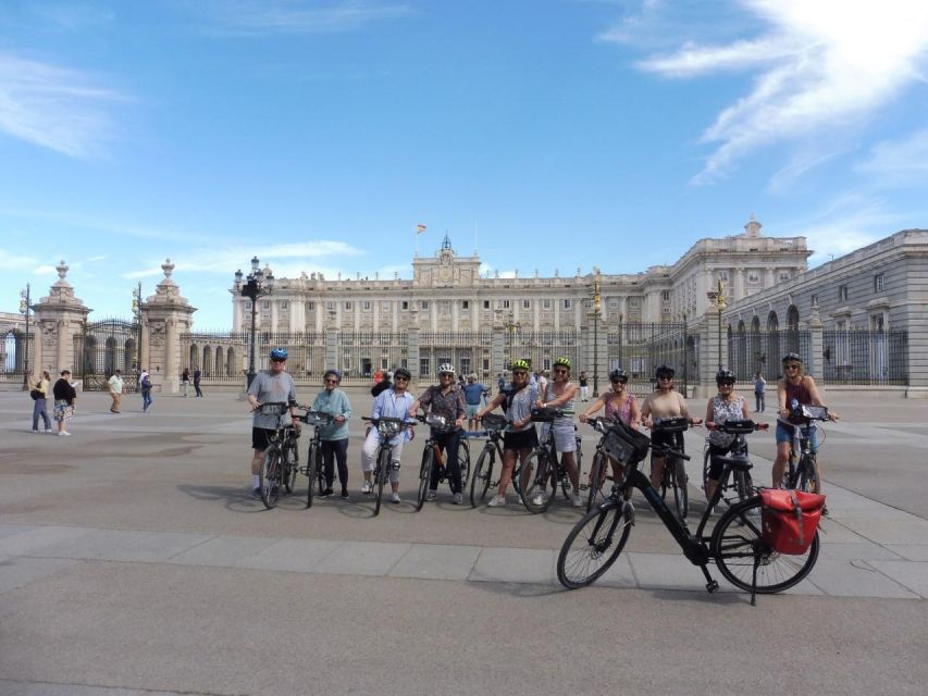 Private Madrid Bike Tour | Exclusive Guided Tour | From 30€ - What the guide adds to the ride