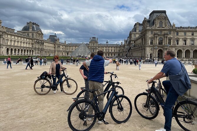 Private Paris E-bike city highlights tour - Finishing at the Eiffel Tower