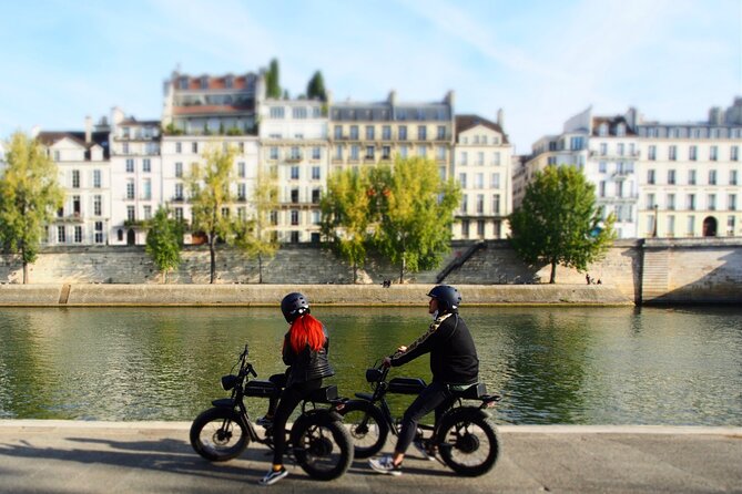 Private Paris electric bike ride with video - The Eiffel Tower, Invalides, and Grand Palais