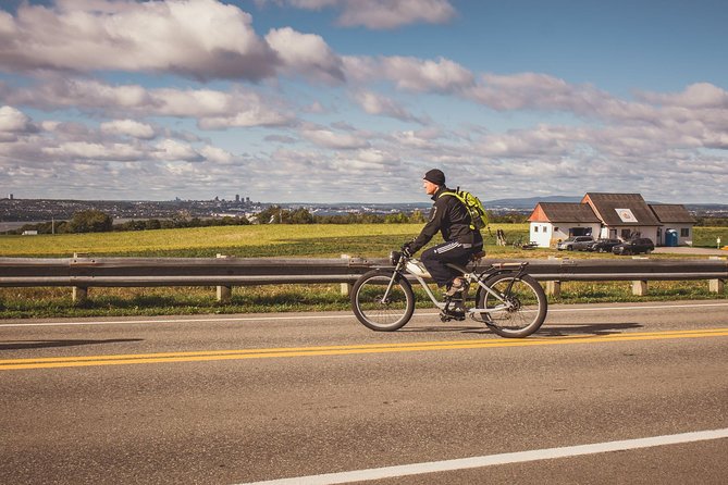 Quebec City - Electric Bike Rental on Ile d'Orléans - Berry farms, chocolate, and easy food stops