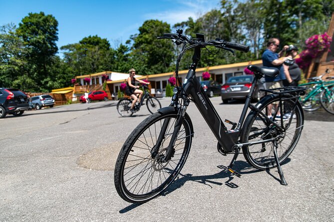 Quebec City - Electric Bike Rental on Ile d'Orléans - The road conditions deserve your attention