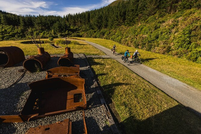 Remutaka Rail Trail Mountain Bike Explorer Cycle Tour - Lunch at the summit