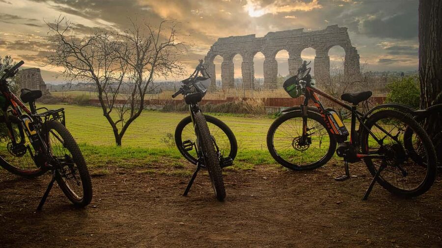 Roma: DELUXE Appian Way Bike Tour, Catacombs Visit & Lunch - Why the Appian Way is worth half a day