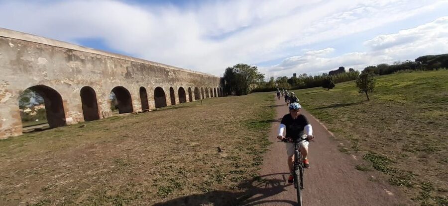 Rome: Appian Way, Aqueducts, & Catacombs E-Bike Guided Tour - What the guides add to the ride