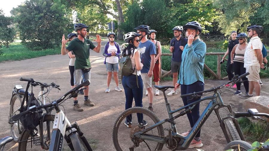 Rome: Appian Way E-Bike Tour Catacombs, Aqueducts & Picnic - Who Should Choose This Tour?