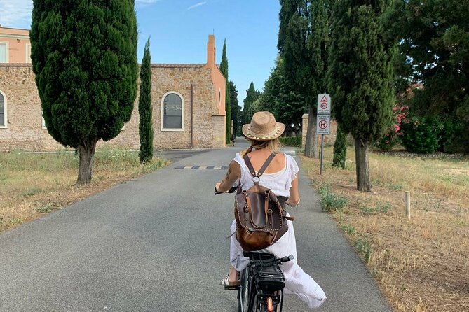 Rome: Appian Way E-bike Tour, Catacombs, Aqueducts & Transfer - E-bikes help, but they do not remove the challenge