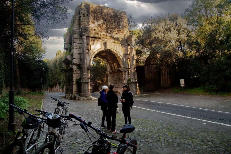 Rome: Appian Way Underground Catacombs Bike Tour with Lunch - San Callisto Catacombs below the Appian Way