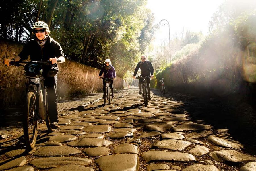 Rome: Appian Way Underground Catacombs Bike Tour with Lunch - What the guides add to the day