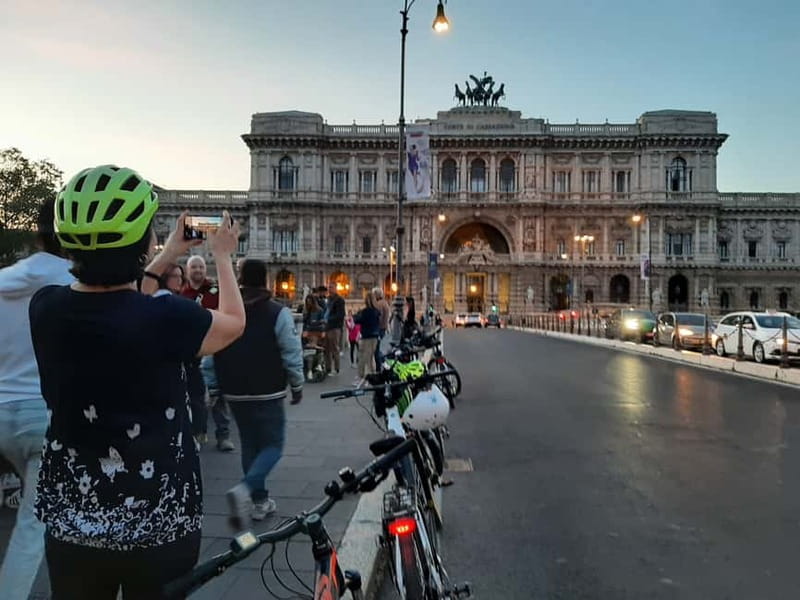 Rome: E-Bike Sunset Tour with Pizza Option - Colosseum and Roman Forum: the strongest opening