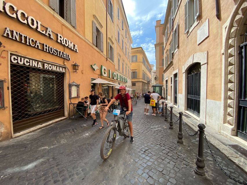 Rome :guided night e-bike tour with typical ice-cream - Why Rome works so well after dark