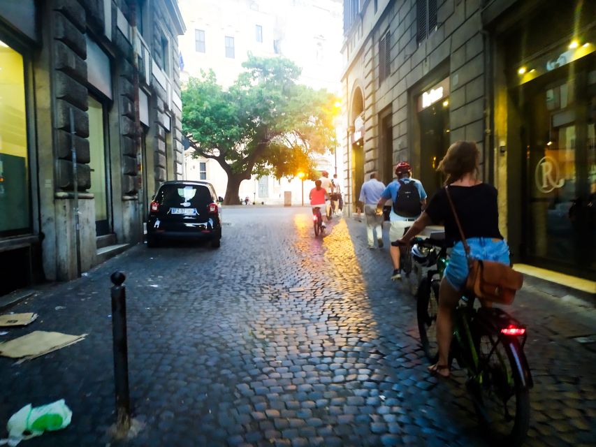 Rome :guided night e-bike tour with typical ice-cream - Trastevere and the Tiber crossing