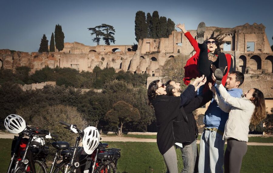 Rome: Panoramic Off-the-beaten-track Cannondale E-Bike tour - Trastevere by bicycle, not just by postcard