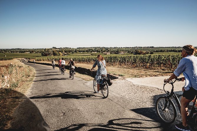 Saint-Emilion Electric Bike Day Tour with Wine Tastings & Lunch - Collecting the bikes in Saint-Émilion