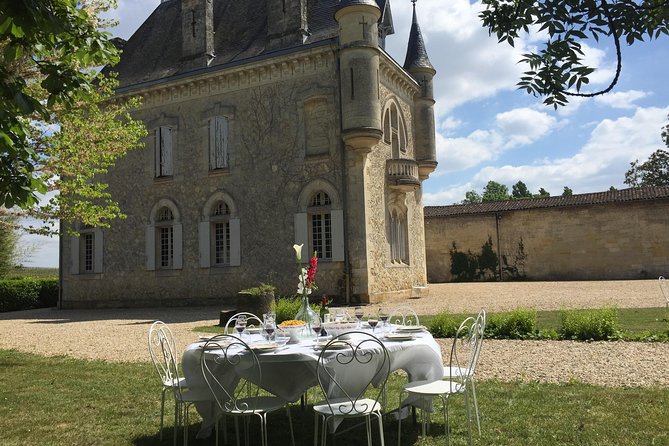 Saint-Emilion Small-Group Electric Bike Wine Tour Tastings & Lunch from Bordeaux - The guides make the day work