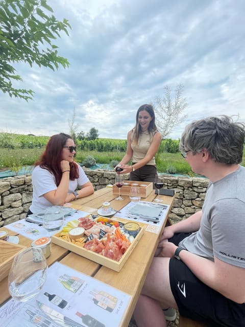 Saint Emilion Wine and Bike Tour - The first château and a picnic among the vines