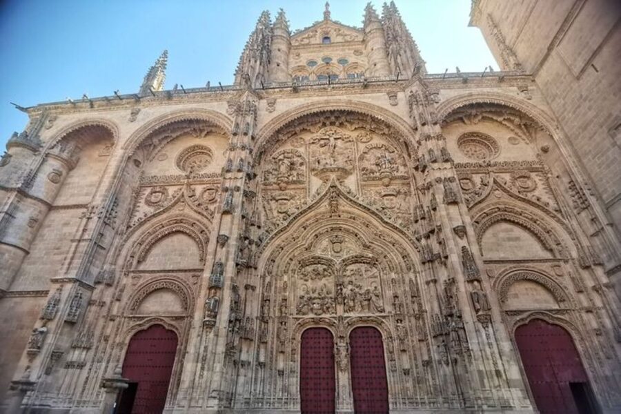 Salamanca: Guided Sightseeing Tour by Bicycle - The Tormes River and ancient Roman Bridge