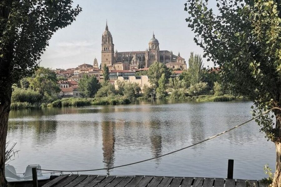 Salamanca: Guided Sightseeing Tour by Bicycle - The guides and the tone of the experience