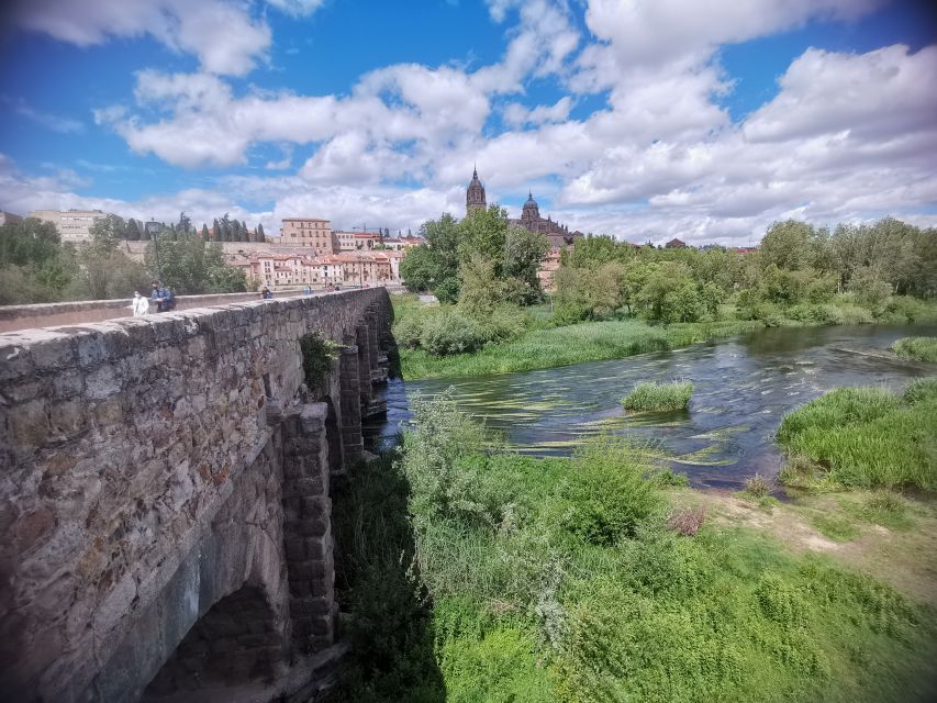 Salamanca: Guided Sightseeing Tour by Bicycle - Plaza Mayor, Casa de las Conchas, and the university quarter