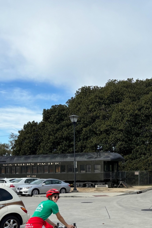 Santa Barbara: Guided Tour on electric bikes (private) - El Presidio and a return to the Funk Zone