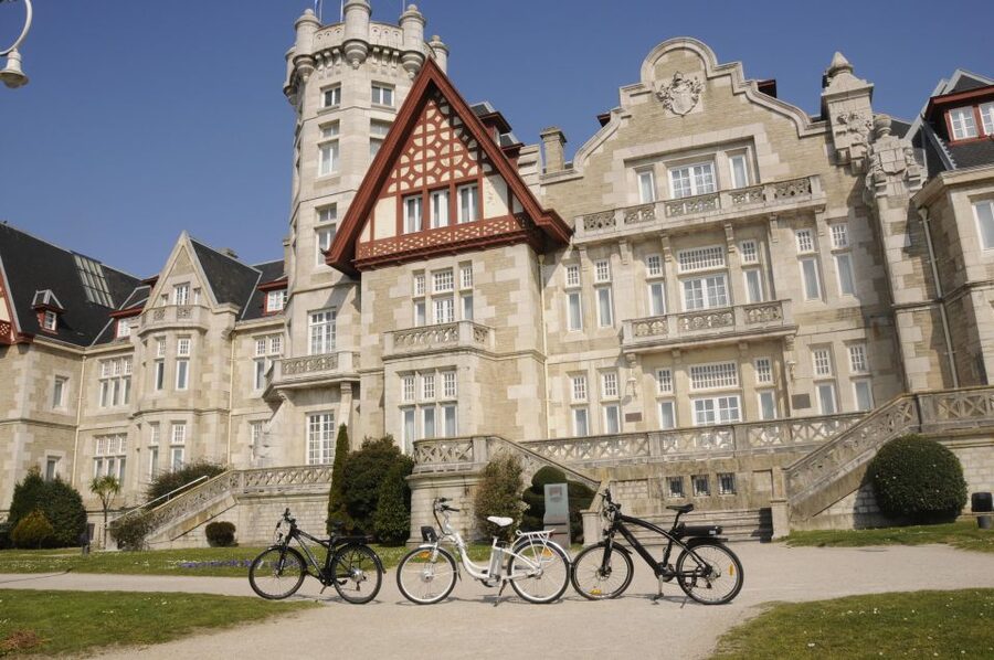 Santander: Guided Tour by Electric Bike - Centro Botín and the waterfront