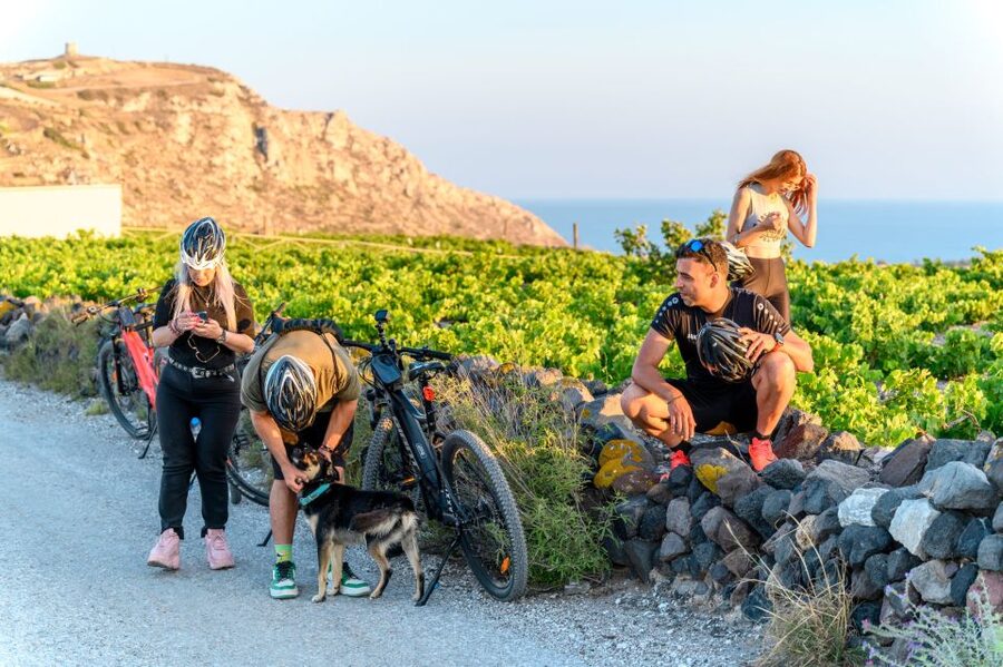Santorini e-bike guided tours - Who should book this ride?