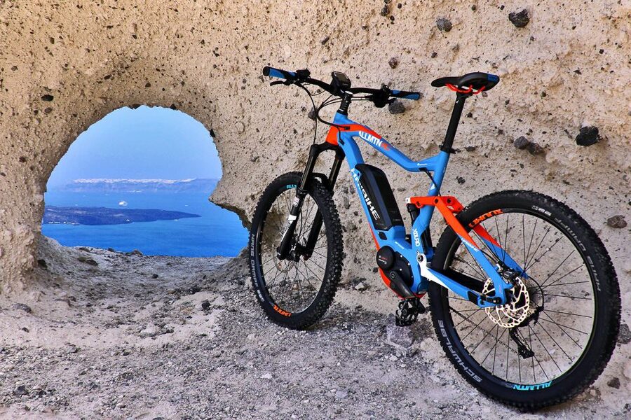 Santorini: Electric Mountain Bike Adventure - Old paths toward Emporeio