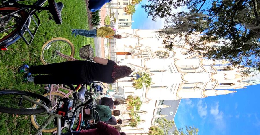 Savannah: Historical Bike Tour with Tour Guide - Riding through Savannah’s historic squares