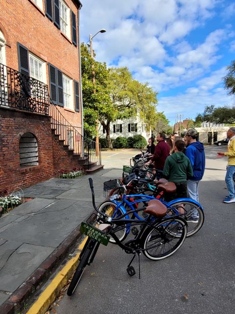 Savannah: Historical Bike Tour with Tour Guide - Forsyth Fountain, Spanish Moss, and the photo stops