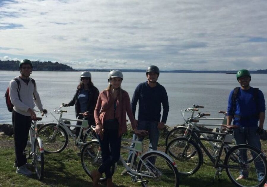 Seattle: 3 Hour Emerald City Standard Bike Tour - Along the Seattle waterfront