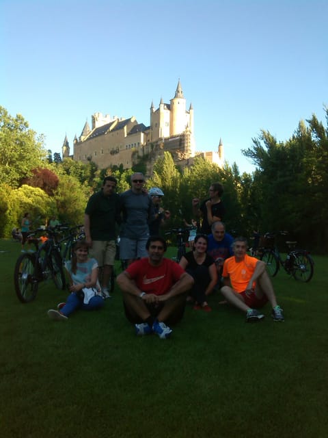 Segovia: guided route on an electric bicycle (ebike) - Starting at the Aqueduct and following its line