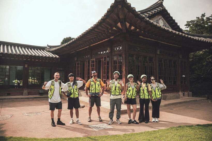 Seoul: Afternoon Ebike tour and "Happy Hour" food and drinks - Insadong Culture Street by e-bike