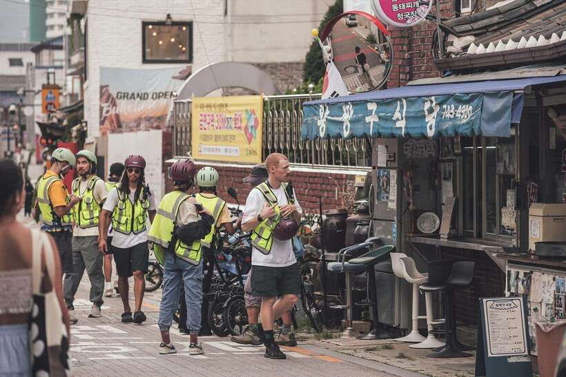 Seoul: Afternoon Ebike tour and "Happy Hour" food and drinks - The final hour: chi-maek, jeon, or makgeolli